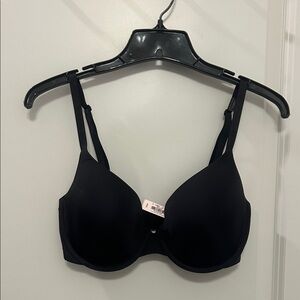 Victoria's Secret Tshirt Lightly Lined Demi